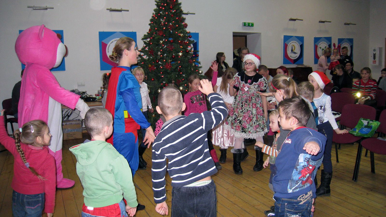 Weihnachten im Schuhkarton - Spenden für Kinder und Eltern im Frauenhaus Mölln.